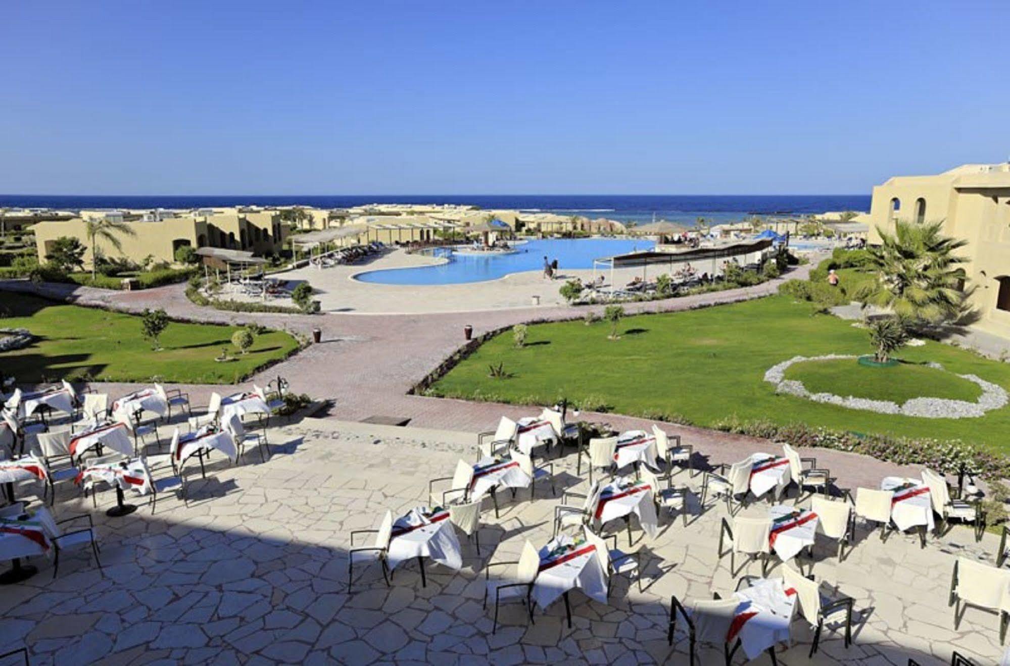 Three corners fayrouz plaza beach. The three Corners Fayrouz Plaza. The three Corners Fayrouz Plaza Beach Resort 5*. The three Corners Fayrouz Plaza Marsa Alam 5. Египет Фейроуз.